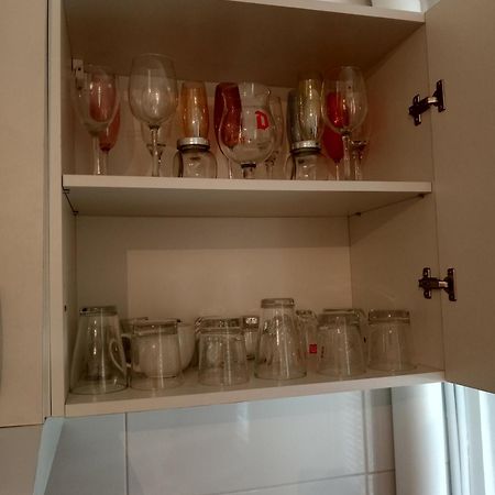Joli Apartment Clichy Luaran gambar