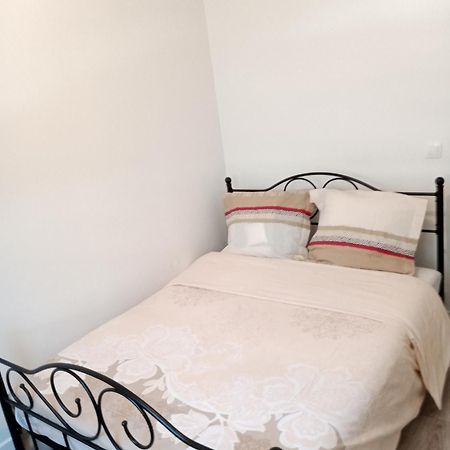 Joli Apartment Clichy Luaran gambar