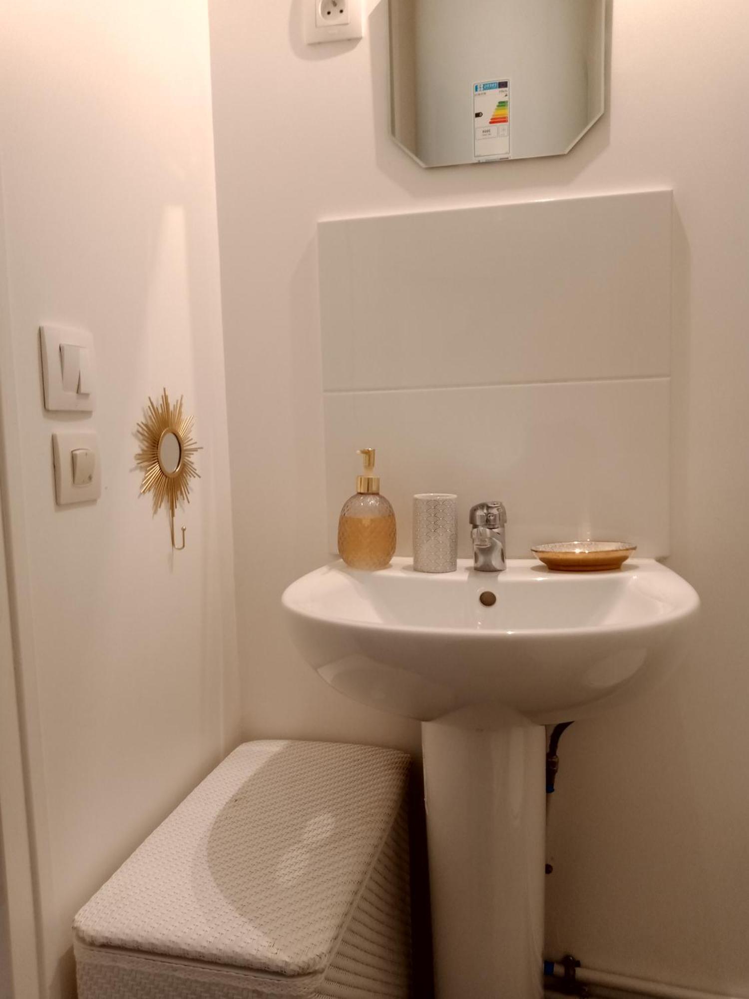 Joli Apartment Clichy Luaran gambar