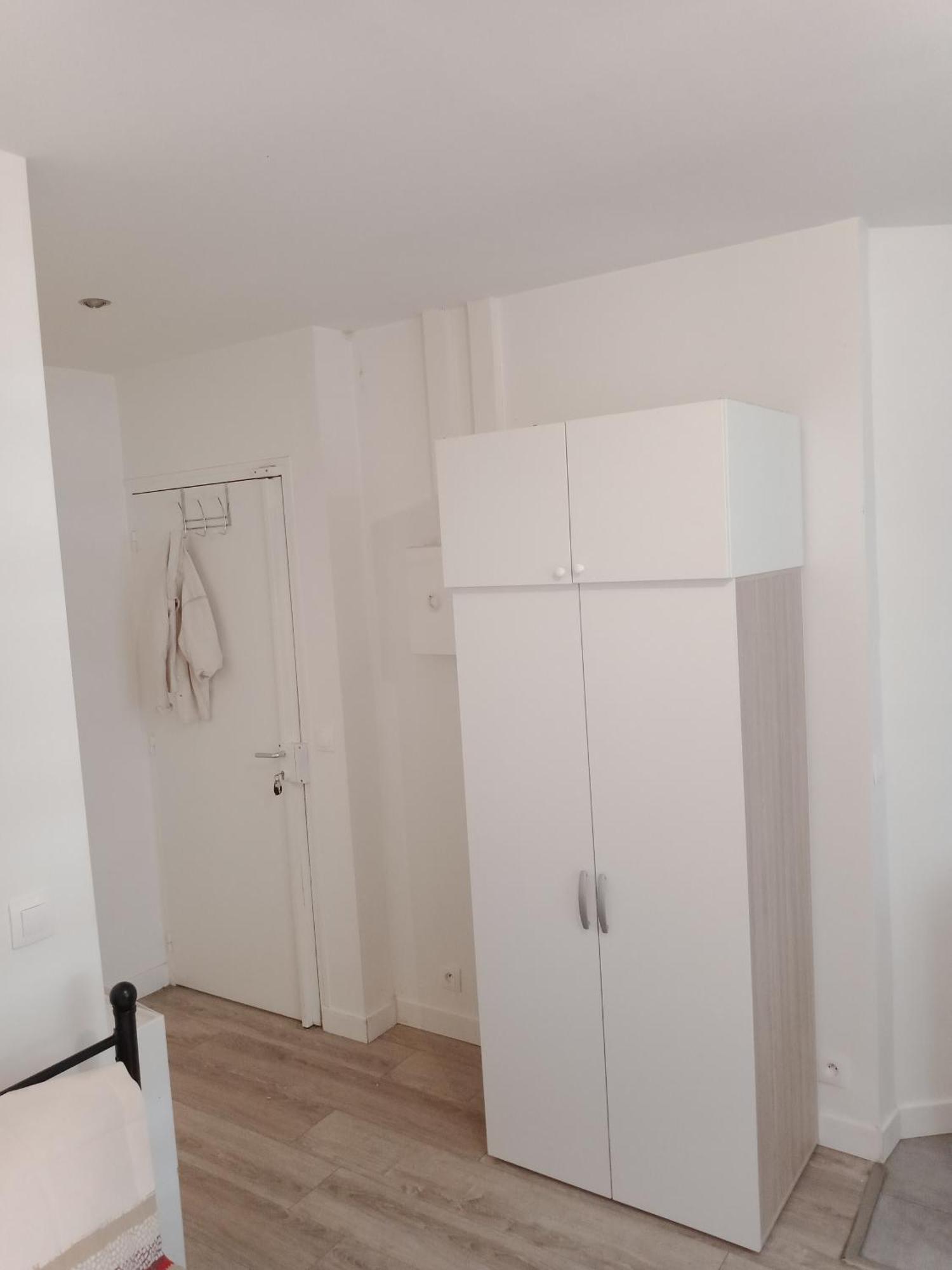 Joli Apartment Clichy Luaran gambar