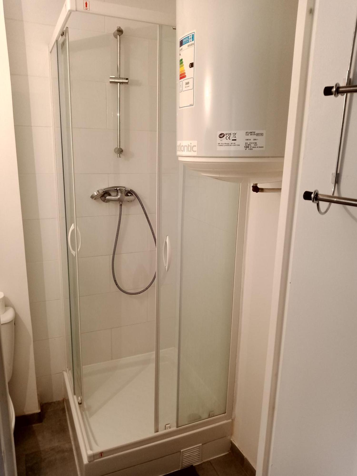 Joli Apartment Clichy Luaran gambar